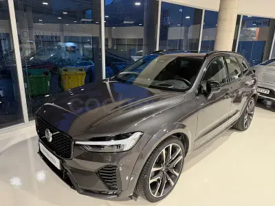 Usado Volvo XC60 Ultimate 197 CV (144 kW) 2024 Gris / plata SUV