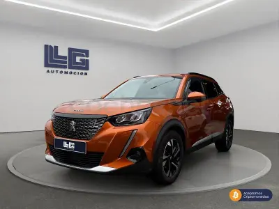 Usado Peugeot 2008 Allure 100 CV (73 kW) 2021 Naranja SUV