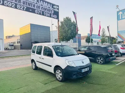 Usado Renault Kangoo Dynamique 86 CV (63 kW) 2010 Blanco Familiar