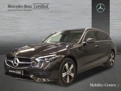 Usado Mercedes C300 Avantgarde 312 CV (229 kW) 2024 Verde olivo mate Familiar