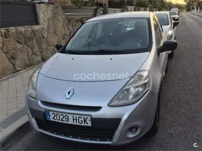 Usado Renault Clio II 75 CV (55 kW) 2011 Gris / plata Berlina