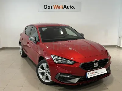 Usado Seat Leon FR 204 CV (150 kW) 2025 Rojo Berlina