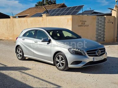 Usado Mercedes A180 Urban 109 CV (80 kW) 2014 Gris / plata Berlina