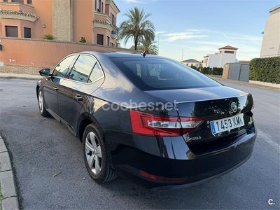 Negro Usado 2018 Skoda Superb Ambition Berlina | 7200 € (Super precio)