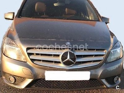 Usado Mercedes B200 136 CV (100 kW) 2012 Gris / plata Monovolumen