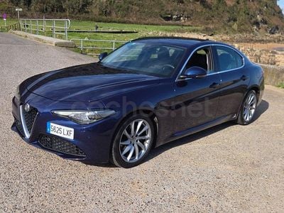 Usado Alfa Romeo Giulia Business 180 CV (132 kW) 2018 Azul Berlina