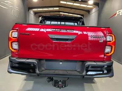 Nuevo Toyota HiLux Sport 204 CV (150 kW) 2026 Granate Pickup/Camioneta