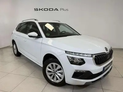 Usado Skoda Kamiq Selection 95 CV (69 kW) 2025 Blanco SUV