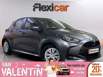 Usado Toyota Yaris Hybrid Active 116 CV (85 kW) 2023 Rojo