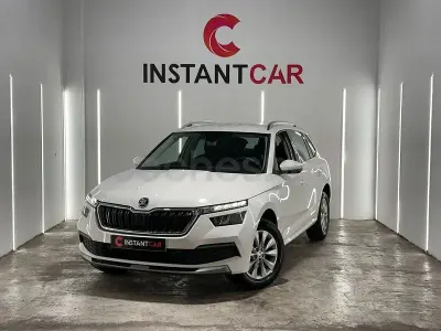 Usado Skoda Kamiq Ambition 110 CV (80 kW) 2021 Blanco SUV