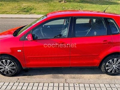 Usado VW Polo Trendline 75 CV (55 kW) 2004 Rojo Utilitario
