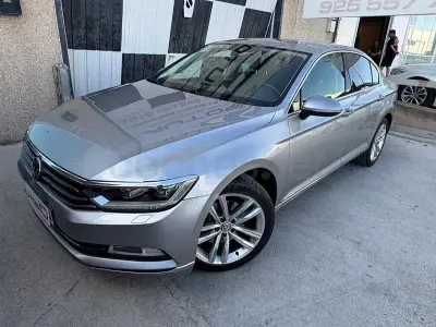 Usado VW Passat Executive 150 CV (110 kW) 2020 Gris / plata Berlina
