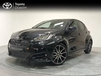 Käytetty Toyota Yaris Hybrid Sport 116 HP (85 kW) 2023 Musta Sedan