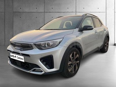 Usado Kia Stonic GT-Line 120 HP (88 kW) 2022 Cinzento SUV