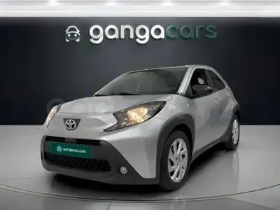 Käytetty Toyota Aygo X Play 72 HP (52 kW) 2023 Harmaa Katumaasturi