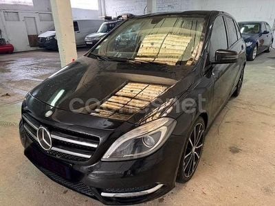Usado Mercedes B200 136 CV (100 kW) 2013 Negro Monovolumen