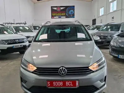Usado VW Golf Sportsvan Advance 110 CV (80 kW) 2015 Gris / plata Monovolumen