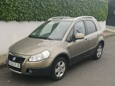 Usado Fiat Sedici Emotion 120 CV (88 kW) 2006 Marrón SUV