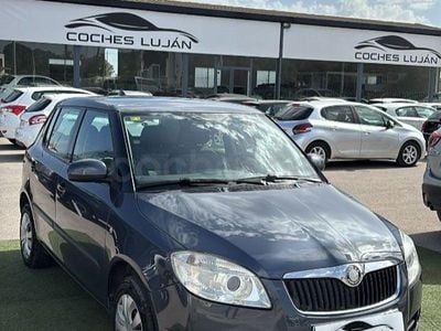 Usado Skoda Fabia 60 HP (44 kW) 2010 Cinzento Sedan