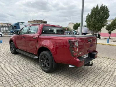 Usado Isuzu D-Max 163 CV (119 kW) 2025 Granate Pickup/Camioneta
