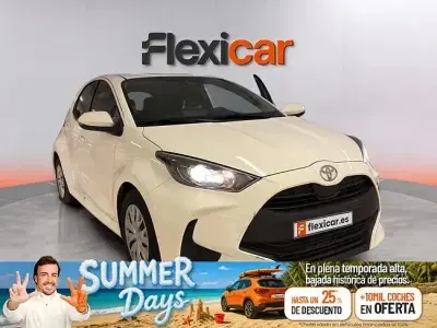 Usado Toyota Yaris Active 116 CV (85 kW) 2025 Blanco Utilitario