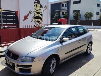 Usado Fiat Stilo Dynamic 103 CV (75 kW) 2002 Gris / plata Berlina