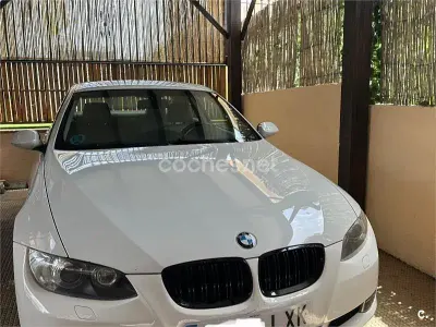 Usado BMW 320 170 CV (125 kW) 2009 Blanco Coupe