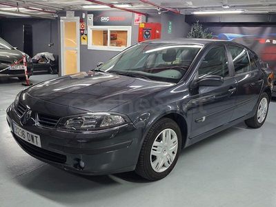 Usado Renault Laguna II Authentique 110 CV (80 kW) 2006 Gris / plata Berlina