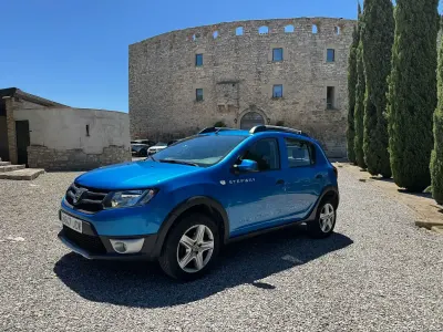 Usado Dacia Sandero Stepway 90 CV (66 kW) 2015 Azul Utilitario