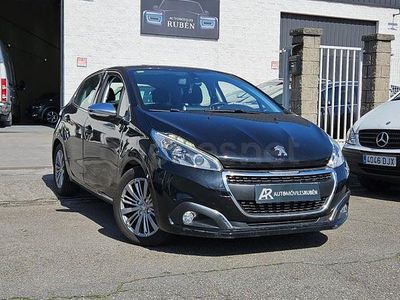 Usado Peugeot 208 Allure 100 CV (73 kW) 2015 Negro Utilitario