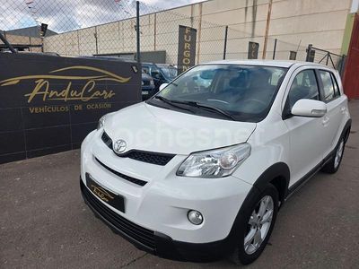 Blanco Usado 2010 Toyota Urban Cruiser Active Berlina | 6400 €