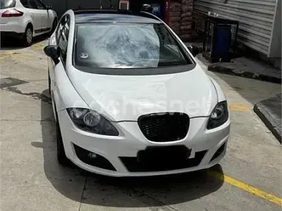 Usado Seat Leon Style 105 CV (77 kW) 2013 Blanco Berlina