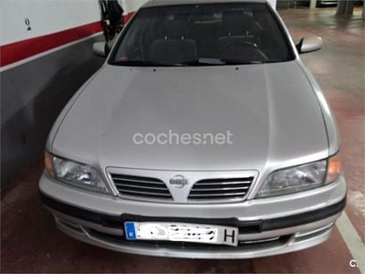 Usado Nissan Maxima SE 140 CV (102 kW) 1997 Gris / plata Berlina