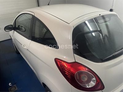 Usado Ford Ka Trend 69 CV (50 kW) 2015 Blanco Berlina