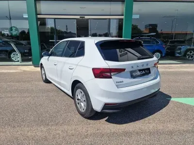 Usado Skoda Fabia Selection 115 CV (84 kW) 2025 Blanco Utilitario