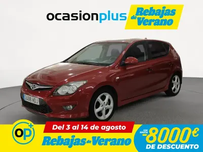 Usado Hyundai i30 Comfort 90 CV (66 kW) 2011 Rojo Berlina