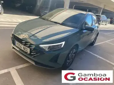 Usado Hyundai i20 100 CV (73 kW) 2025 Verde Utilitario