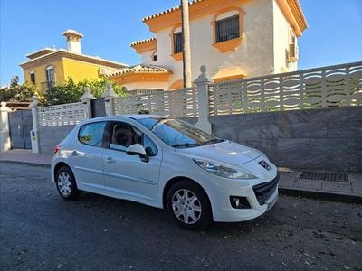 Usado Peugeot 207 Active 75 CV (55 kW) 2011 Blanco Berlina