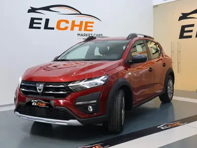 Usado Dacia Sandero Essentiel 91 CV (66 kW) 2022 Granate Berlina