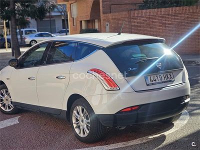 Usado Lancia Delta Silver 105 CV (77 kW) 2012 Blanco Utilitario