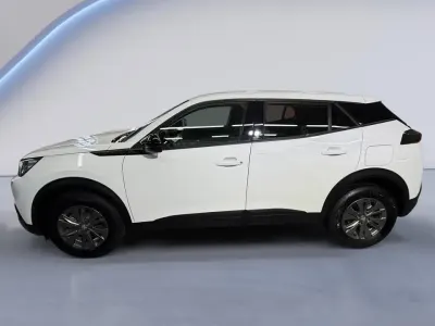 Usado Peugeot 2008 Active 110 CV (80 kW) 2022 Blanco SUV