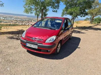 Usado Citroën Xsara Picasso 110 CV (80 kW) 2006 Rojo Monovolumen