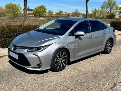 Usado Toyota Corolla Advance 122 CV (89 kW) 2022 Gris / plata Berlina