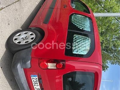 Usado Peugeot Partner Tepee Access 100 CV (73 kW) 2016 Rojo Monovolumen