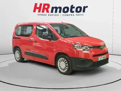 Usado Toyota Proace Active 131 CV (96 kW) 2023 Rojo Monovolumen