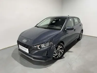 Usado Hyundai i20 84 CV (61 kW) 2024 Gris Utilitario