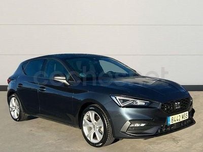 Usado Seat Leon FR 110 CV (80 kW) 2024 Gris / plata Berlina