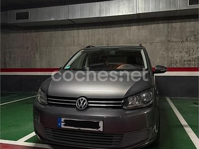Gris / plata Usado 2011 VW Touran Edition Monovolumen | 9000 € (Precio justo)
