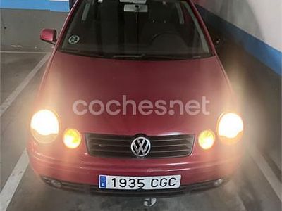 Usado VW Polo Advance 75 CV (55 kW) 2004 Rojo Utilitario