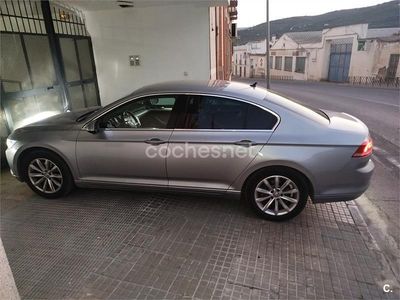 Gris / plata Usado 2019 VW Passat Advance Berlina | 18.000 € (Precio justo)